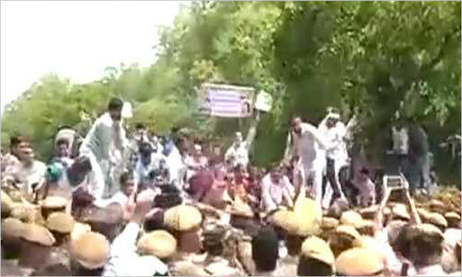 दिल्ली सरकार के खिलाफ BJP का प्रदर्शन