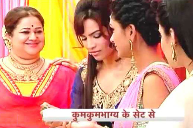 जब आलिया ने लगाई बुलबुल के हाथ पर महेंदी