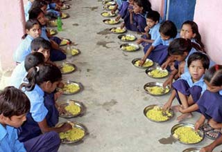 बिहार: मिड डे मील से 80 बच्चे बीमार
