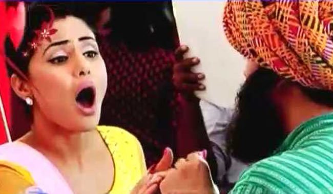 अक्षरा को मिला हसीन सरप्राइज