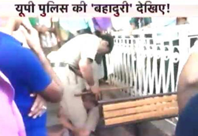 पुलिस ने जमकर की युवक की पिटाई