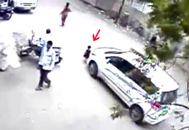 सड़क हादसे का दिल दहला देने वाला CCTV फुटेज