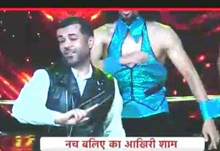 चेतन भगत का डांस