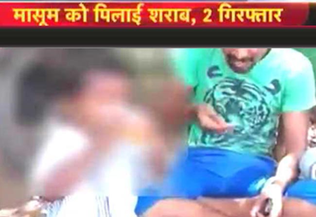 शराब पीता चार साल का बच्चा