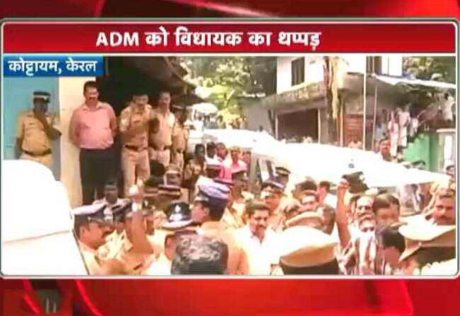 सीपीआई विधायक ने इडुकी एडीएम को मारा थप्पड़