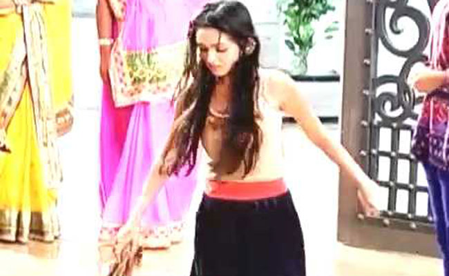 जब कोकी ने मीरा से लगवाया पोंछा