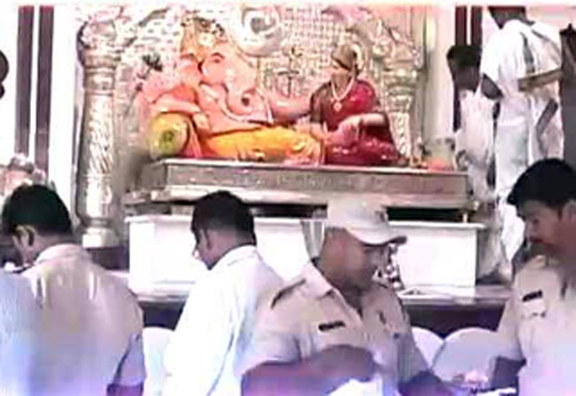 पुणे के मंदिर से 44 लाख के गहने चोरी