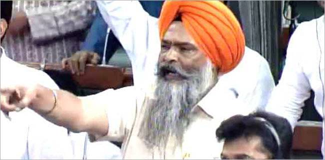 संसद में हंगामा