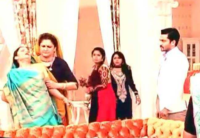 जब रोली ने किया ठकुराइन पर हमला!