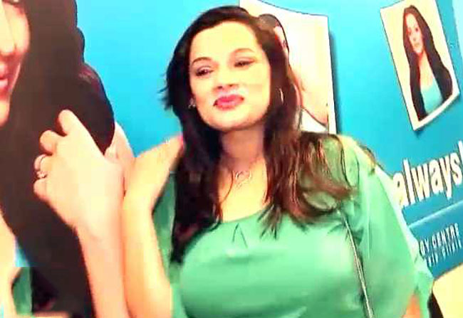 मीना बिंदनी का मॉडर्न अंदाज