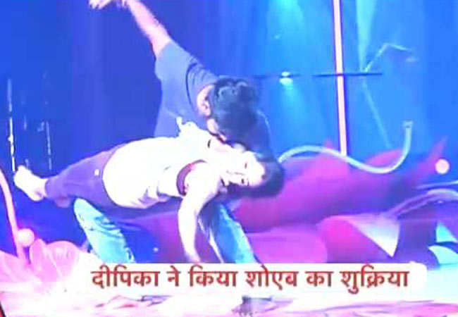 झलक के सेट पर 'इश्क वाला लव'