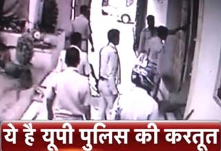 यूपी पुलिस की वर्दी एक बार फिर दागदार