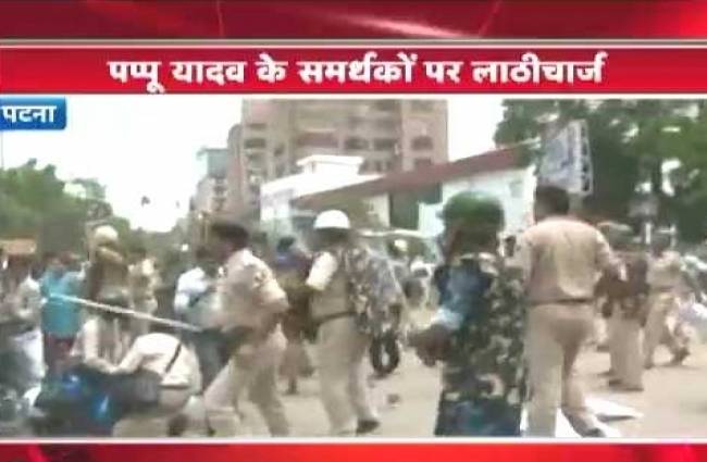 प्रदर्शनकारियों और पुलिस की भि‍ड़ंत