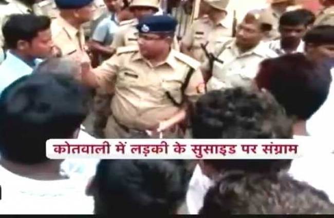 पुलिस और पब्लिक के बीच हो गया संग्राम