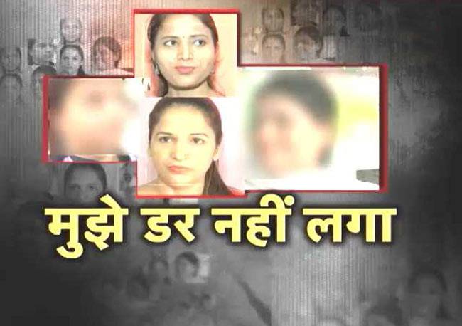 दबंग महिलाओं ने सिखाया मनचलों को सबक..