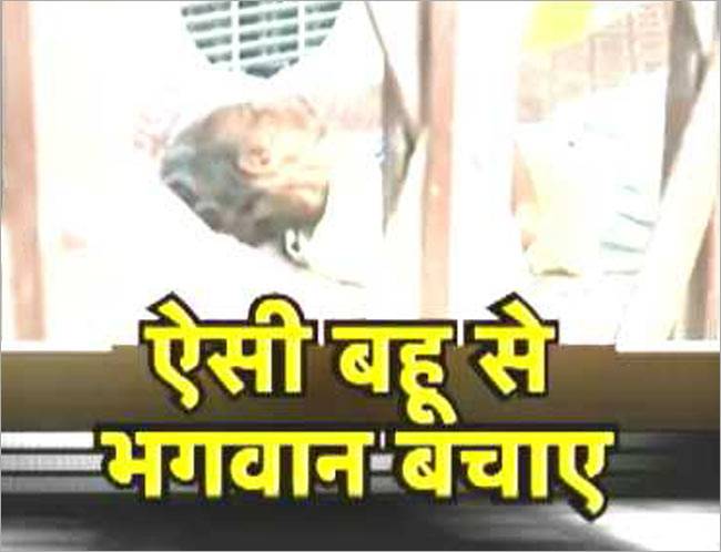 बीमार सास को बहू ने पीटा, वीडियो वायरल