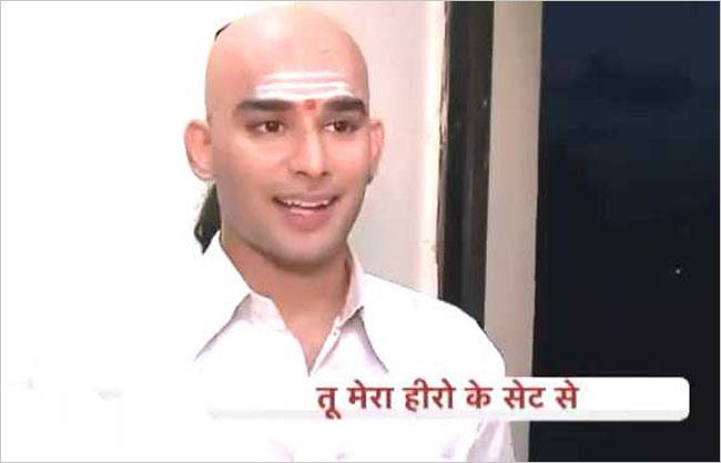 टीटू ने बैंड को बोला बाय, लूंगी को हाय!