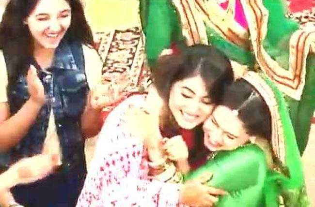 सिंघानियां परिवार में छाया तीज का जश्न