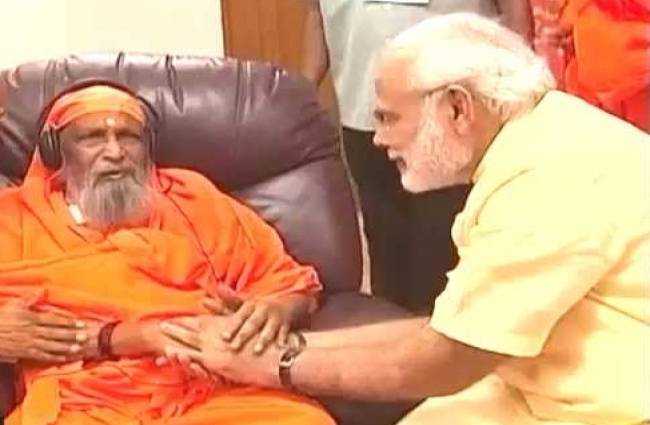 मोदी ने यूं दिखाई गुरु भक्ति