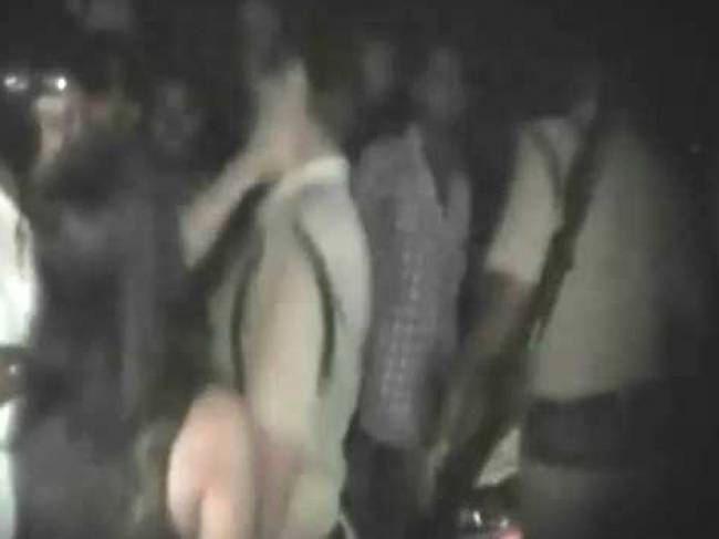 नशे में धुत लड़की ने पुलिस वाले को जड़ा तमाचा