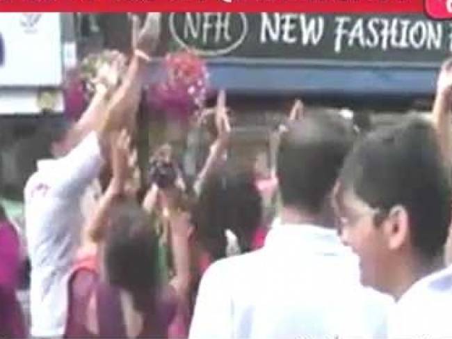 हर कम्युनिटी के लोग शामिल होते हैं शोभा यात्रा में