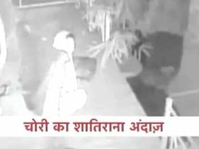 जब CCTV कैमरे में कैद हुईं शातिर चोरनियां