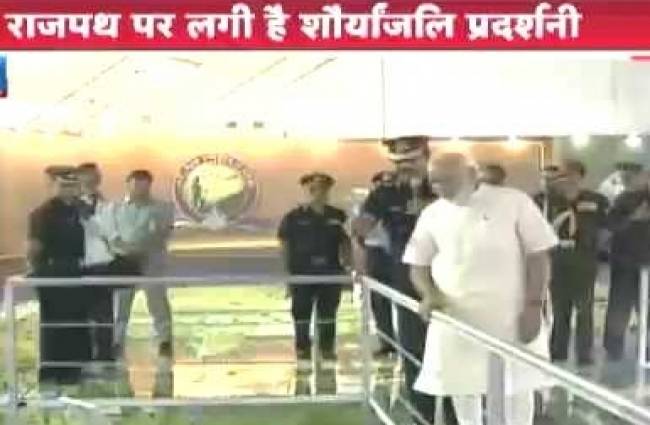 शौर्यांजलि प्रदर्शनी देखने पहुंचे प्रधानमंत्री मोदी