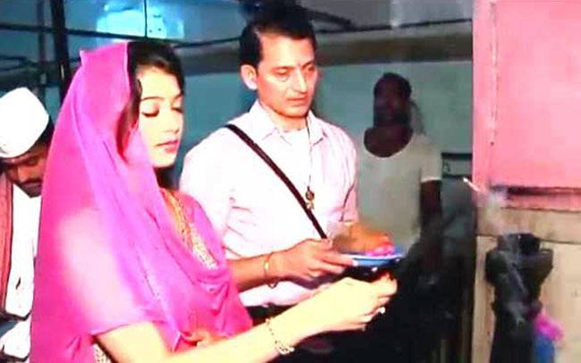 सास बहू और बेटियां संग वीरा की 'अष्टविनायक यात्रा'