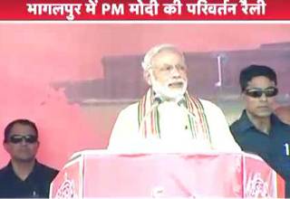 PM ने बांस पर चढ़े लोगों से नीचे उतरने की अपील की