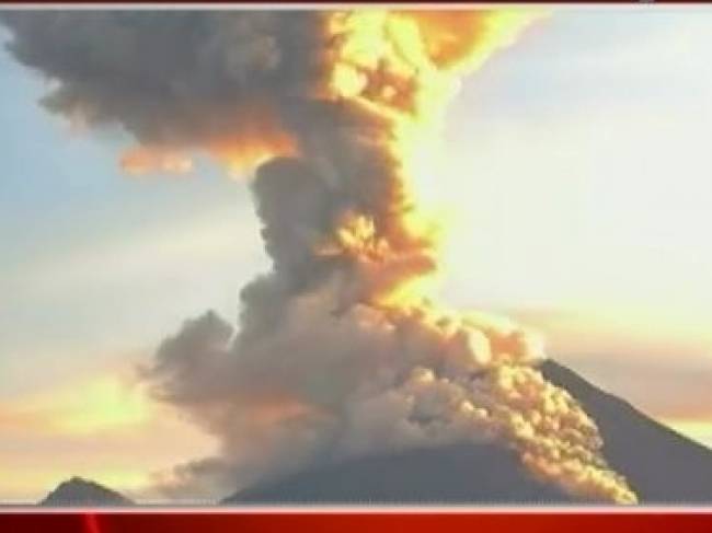 मैक्सिको में फटा कोलिमा ज्वालामुखी