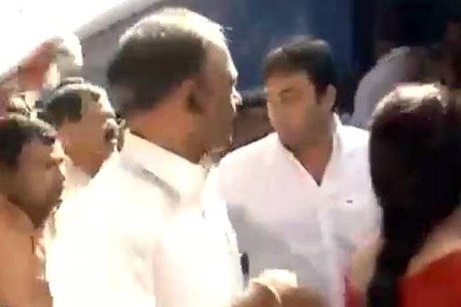 हैदराबाद रेलवे स्टेशन पर बिहार चुनाव का प्रचार