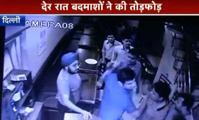 सरोजनी नगर मॉर्केट में बदमाशों ने की तोड़फोड़