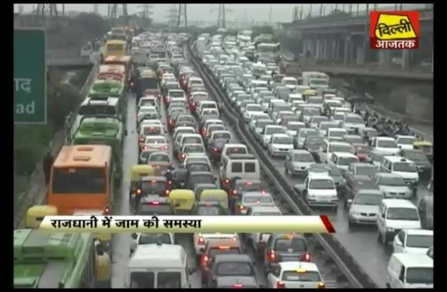 दिल्ली: जाम ने कराई बस में डिलिवरी