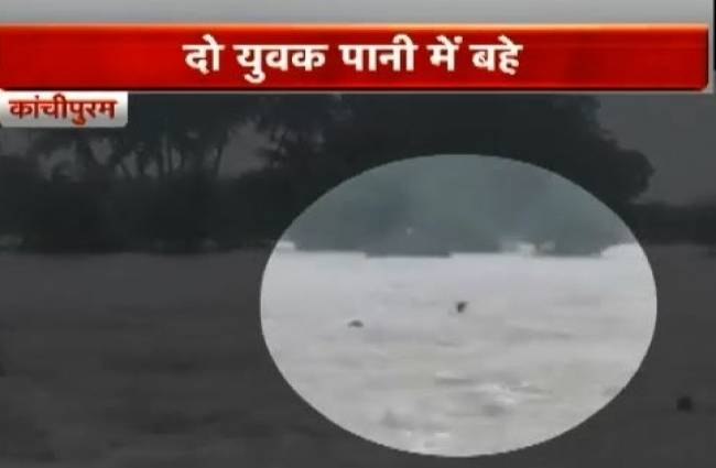 तेज बहाव में बह गए युवक