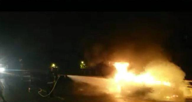 फ्लाईओवर पर कार में लगी आग