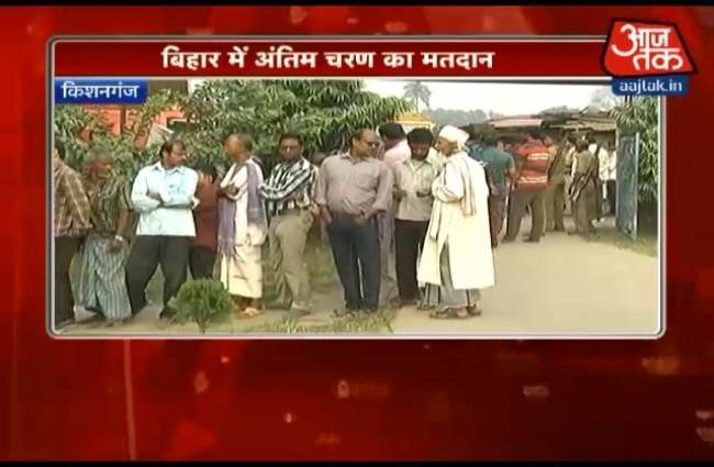 बिहार चुनाव: किशनगंज के दो पोलिंग बूथों में EVM खराब