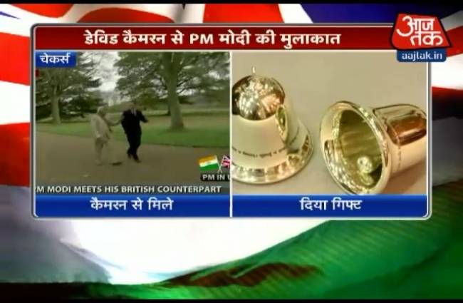 PM मोदी ने डेविड कैमरन को दिया गिफ्ट