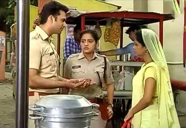 ऐमिली पर टिकी संध्या के शक की सूईं...