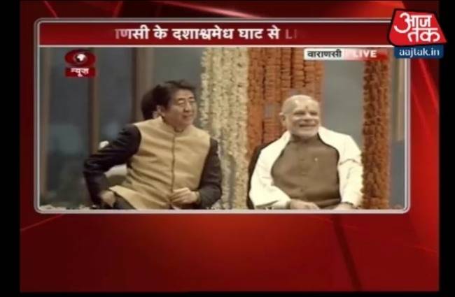 गंगा आरती में शरीक हुए पीएम मोदी और आबे