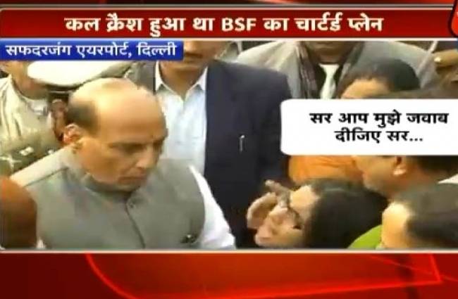 शहीद की बेटी के सवाल का जवाब नहीं दे पाए राजनाथ