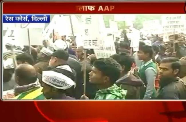 अरुण जेटली के खिलाफ आप का सड़कों पर प्रदर्शन