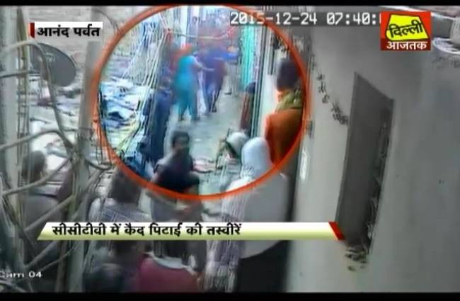 दो युवकों ने की महिला की बेरहमी से पिटाई