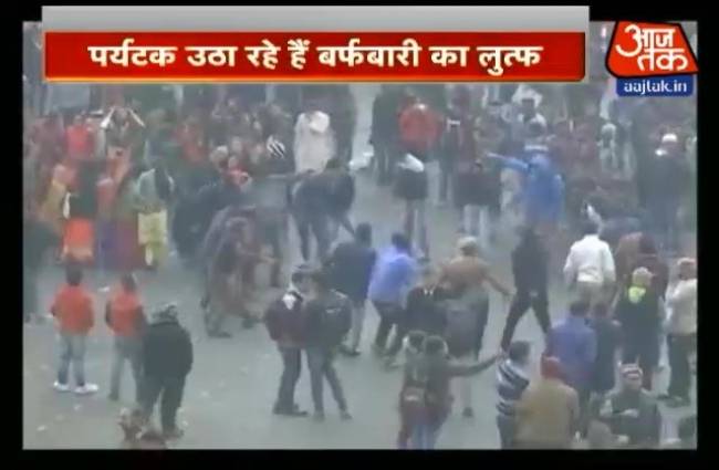 शिमला में हुई मौसम की पहली बर्फबारी