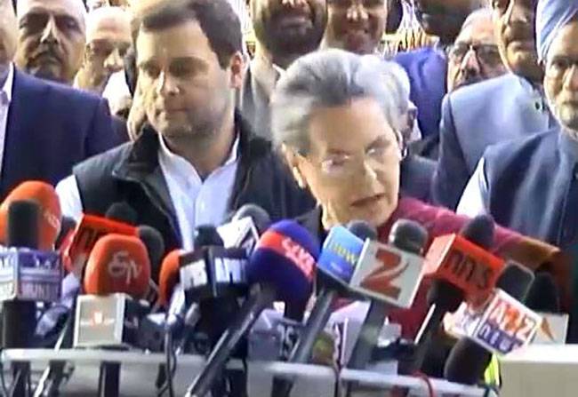 पेशी से लेकर सड़क पर प्रदर्शन तक की 25 तस्वीरें