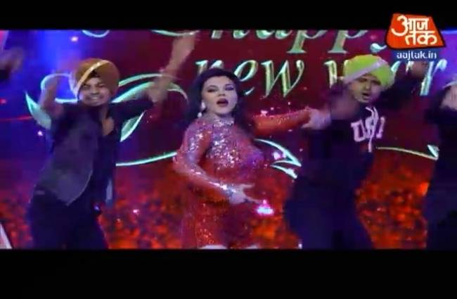 नए साल पर राखी सावंत की धमाकेदार परफॉर्मेंस