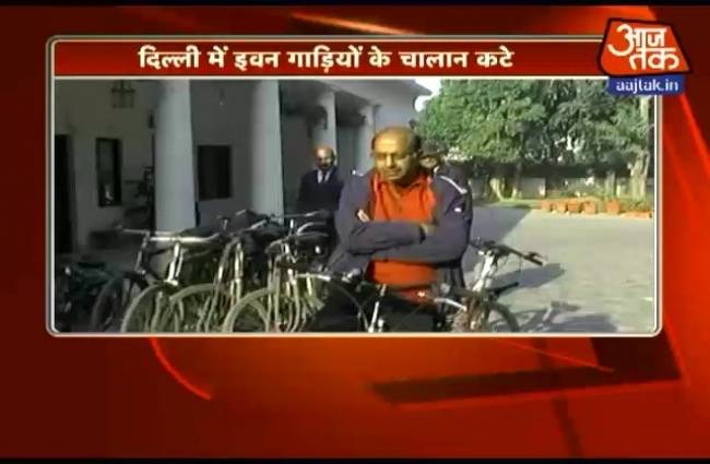 साइकिल से मंदिर के लिए निकले विजय गोयल