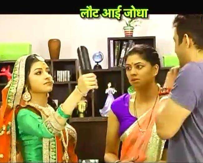 'फेकबुक' में लगा जोधा का दरबार