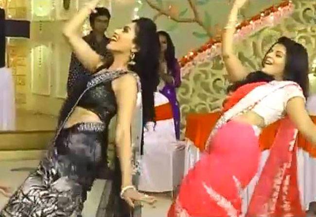 भाभियों संग 'थपकी' का 'प्रेम रत्न धन पायो' डांस