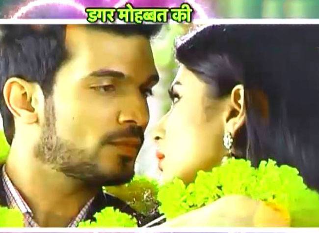 देखिए नागिन की प्रेम लीला....