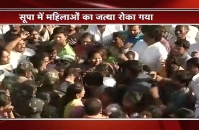 महिला ब्रिगेड को रोका